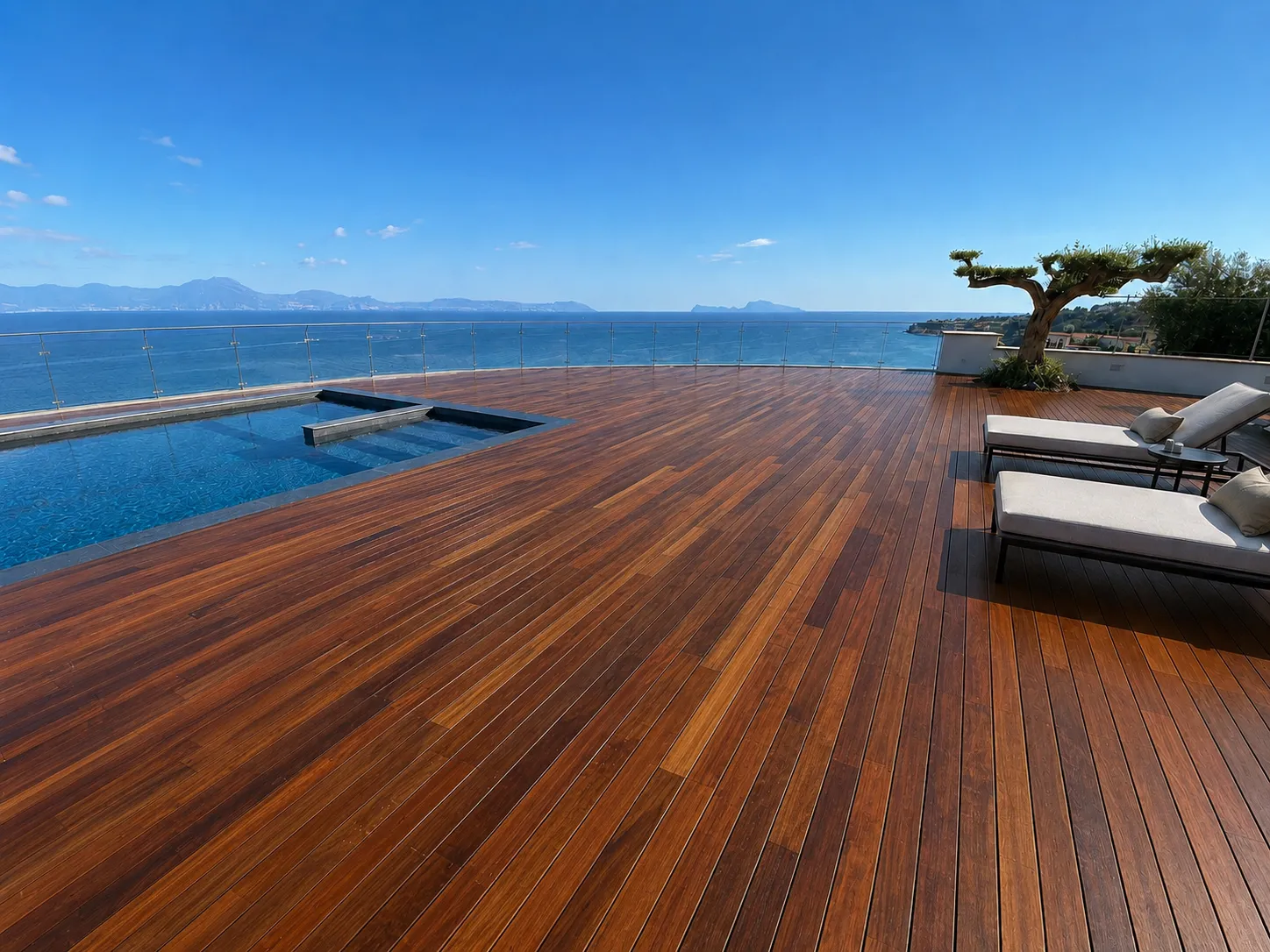 Decking in Ipè — bordo piscina